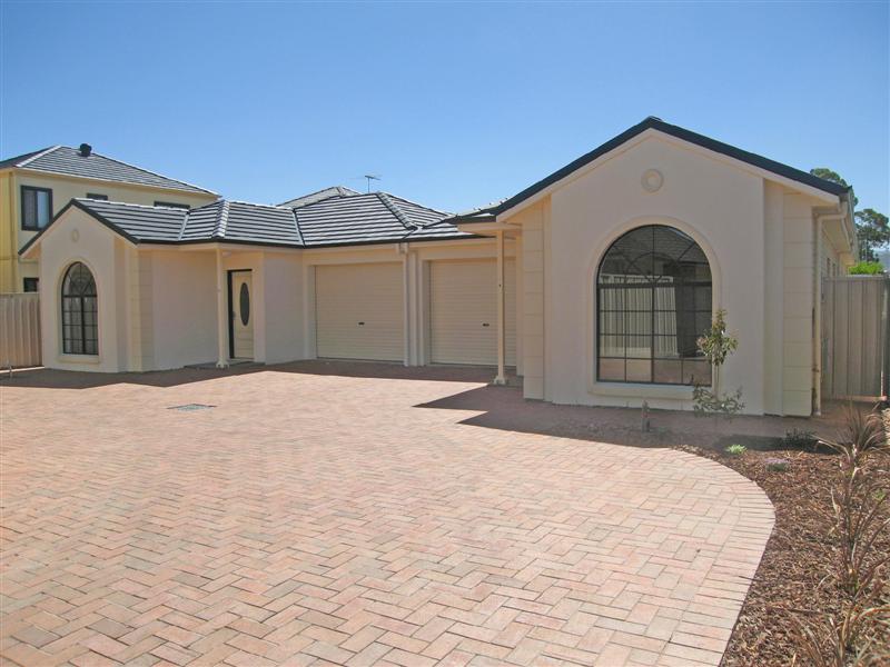 Brand New Luxurious Courtyard Home Picture 1