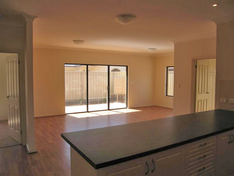 Brand New Luxurious Courtyard Home Picture 3