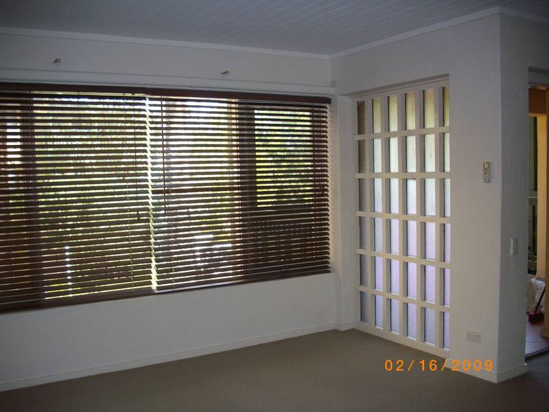UPSTAIRS SPACIOUS APARTMENT Picture