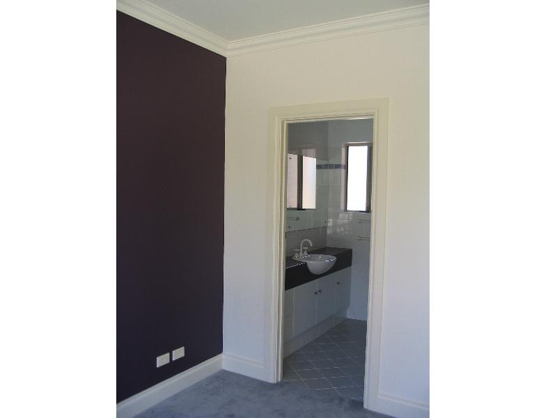 Courtyard Living by the Coast Picture 3