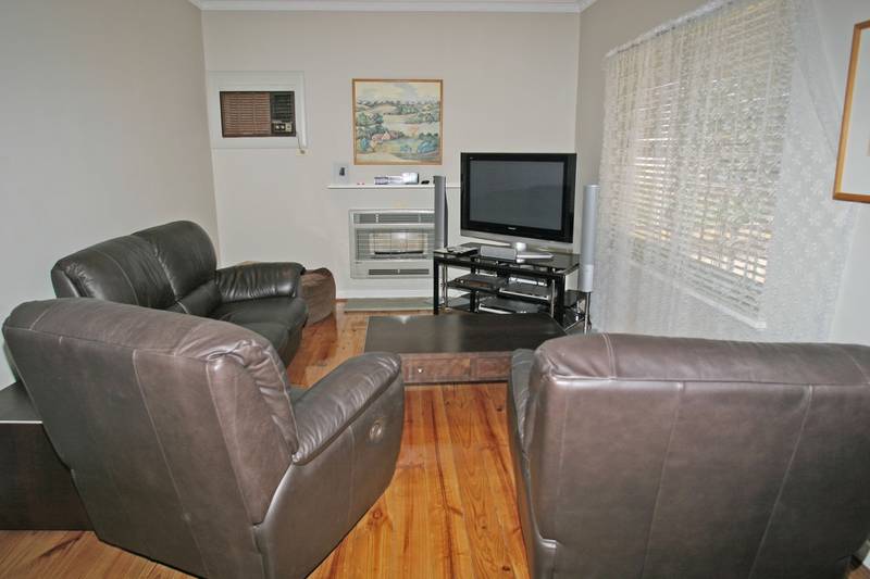 Affordable Home - Fabulous Potential! Picture 2