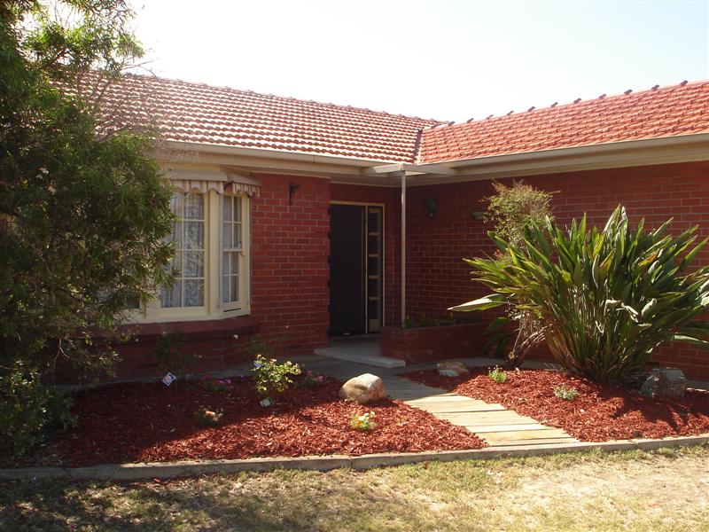 Classic Colonial Convenience with Development Potential Picture 1