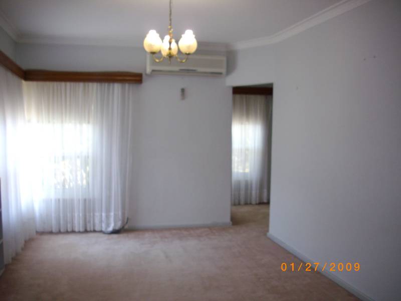 SPACIOUS 3 BEDROOM FAMILY HOME Picture 2