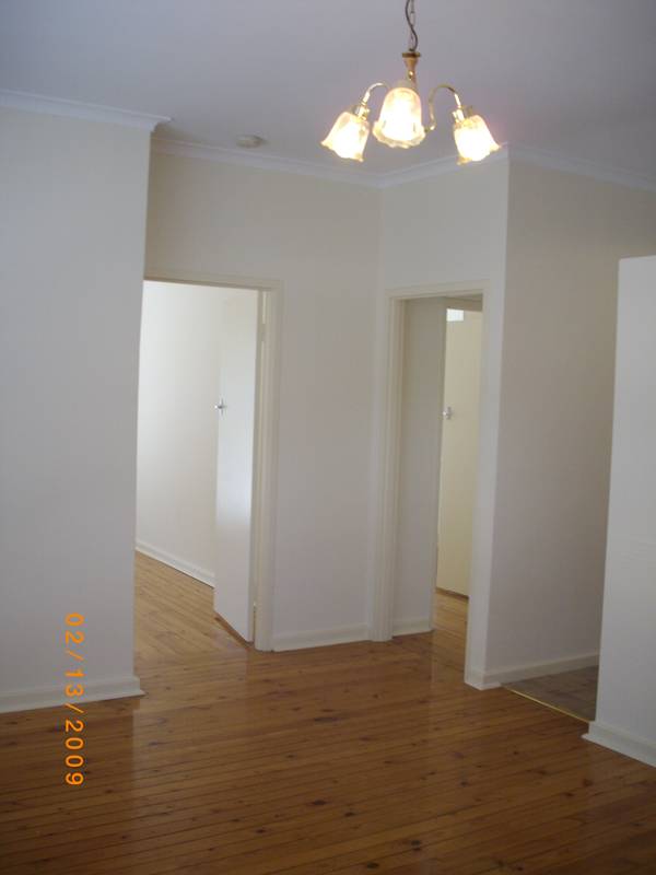 REFURBISHED 2 BEDROOM UNIT IN GREAT LOCATION! Picture 3