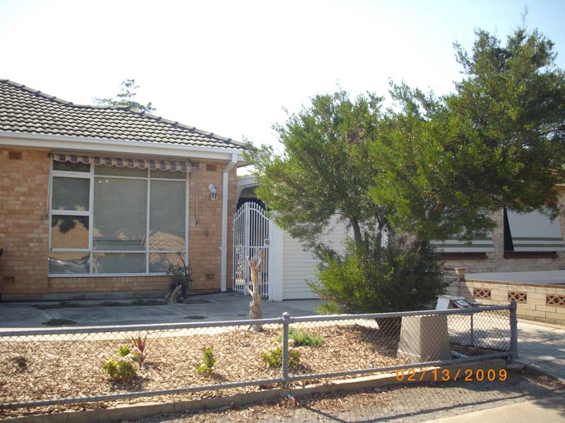 REFURBISHED 2 BEDROOM UNIT IN GREAT LOCATION! Picture 2