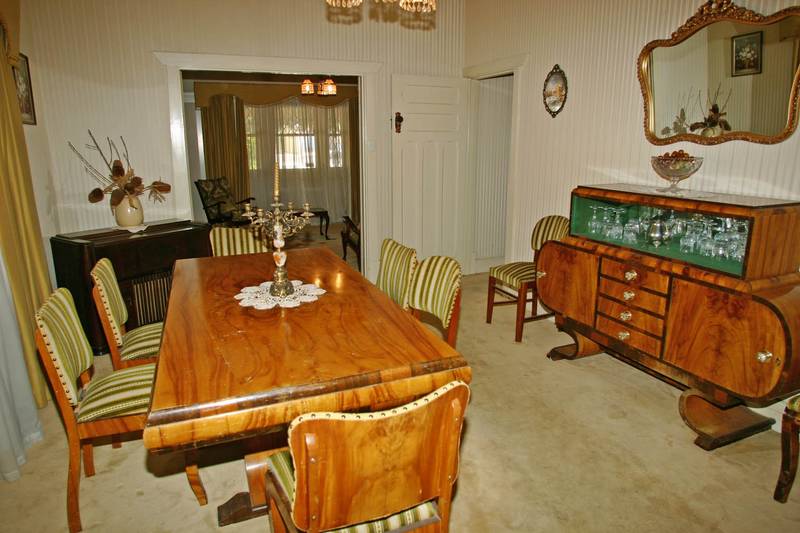 Classic Tudor Elegance Picture 3