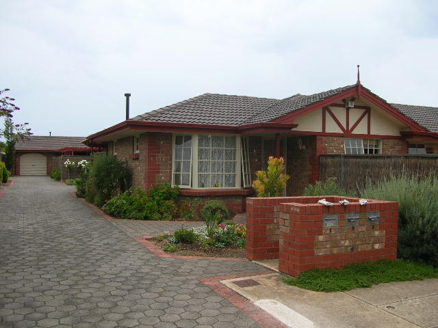 Large Unit, Small Group of Three Picture 1