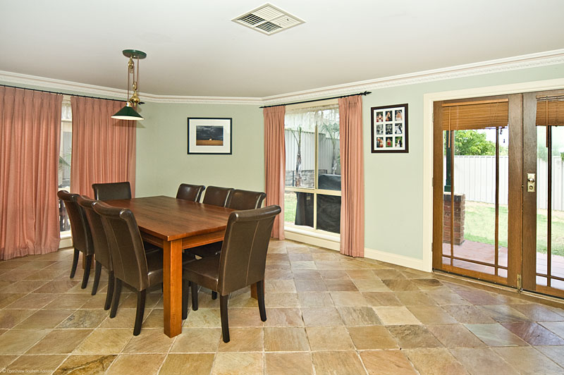 A Great Family Home in A Sought After Suburb. Picture 3