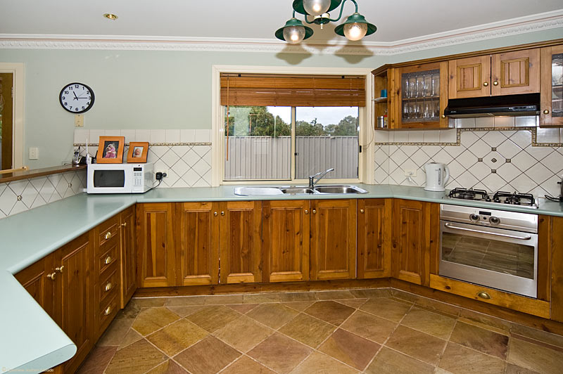 A Great Family Home in A Sought After Suburb. Picture 2