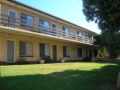 RENOVATED UNIT- FOOTSTEPS TO THE BEACH Picture