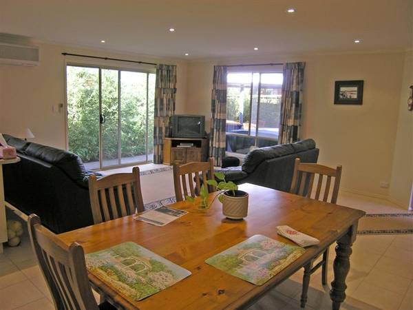 Courtyard Style Living Picture 3