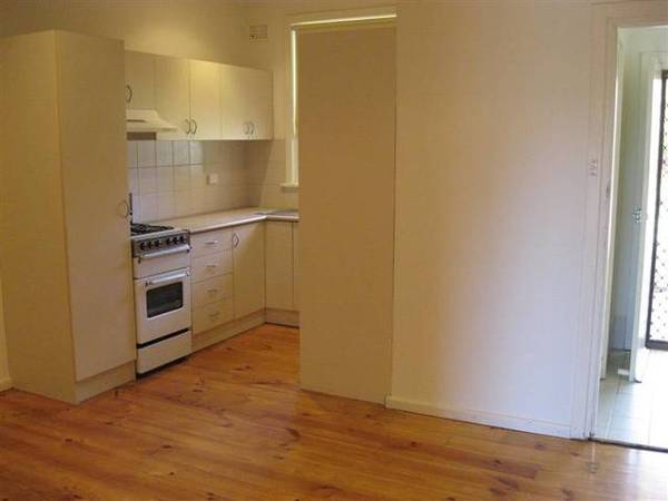 A Spacious Maisonette That Thinks It's A House! Picture 2