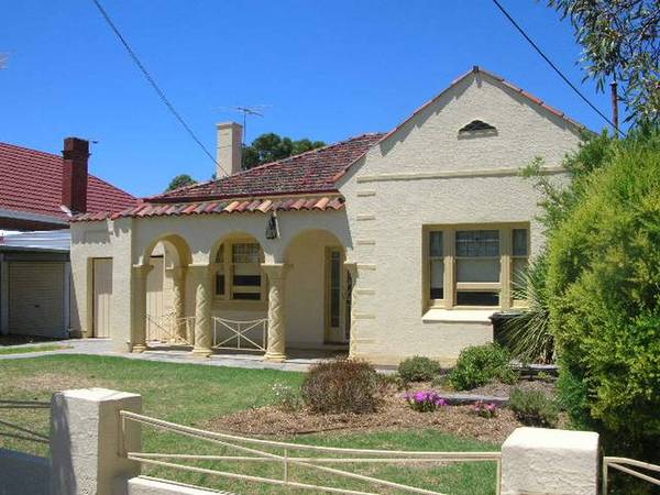 BEAUTIFUL FAMILY HOME Picture 2