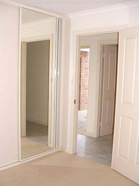 Recently re-painted courtyard home Picture 2