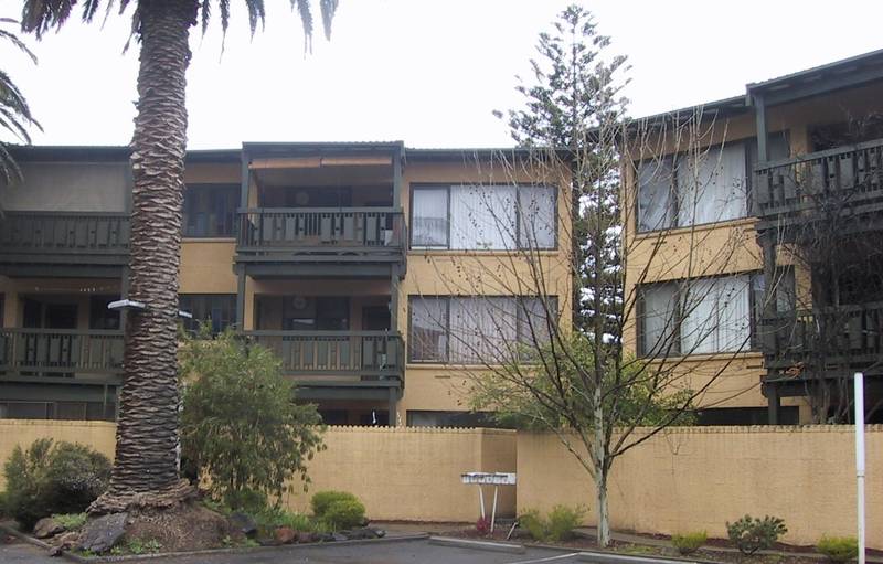 Fridge & Double Bed Included! Picture 1