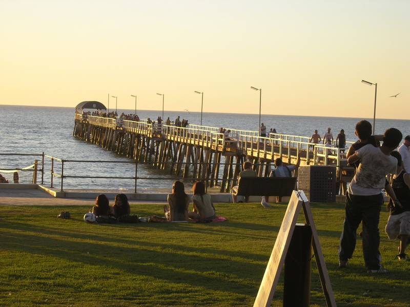 Refurbished Trendy Unit, Great Location Picture 1