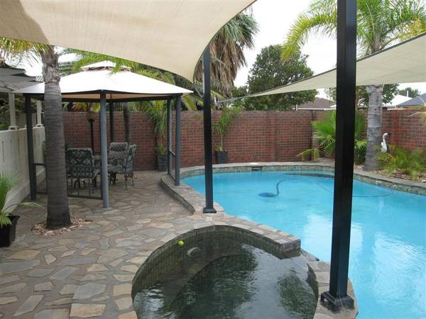 Truly An Entertainers Delight Picture 1