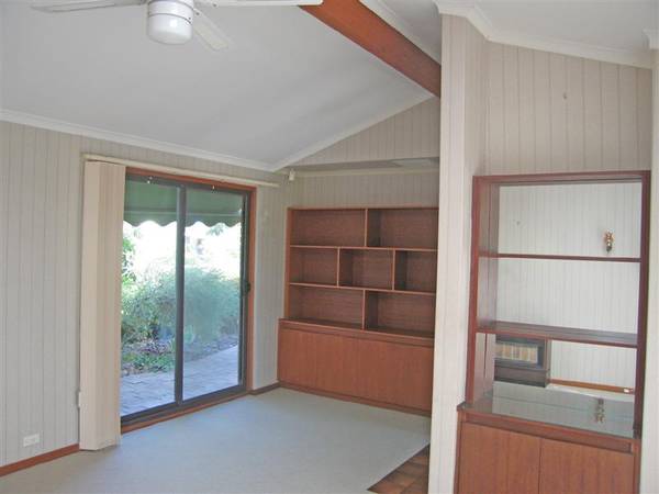 Neat Homette With Double Garage Picture 3