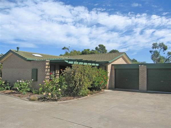 Neat Homette With Double Garage Picture 1