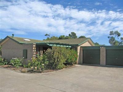 Neat Homette With Double Garage Picture Neat Homette With Double Garage Picture