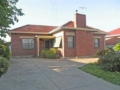 765 square metres (approx), North Facing Rear Garden Picture