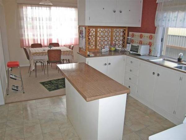 Great Location ~ Lots Of Potential. Picture 3