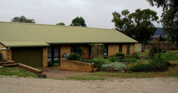 Large Family Home Set on 5ac Picture 2