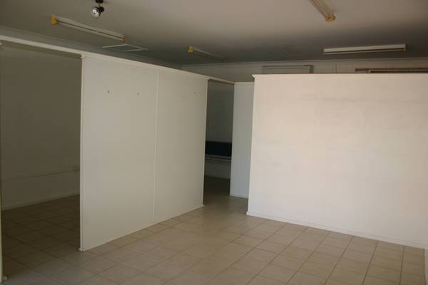 SHOP IN MAIN STREET Picture