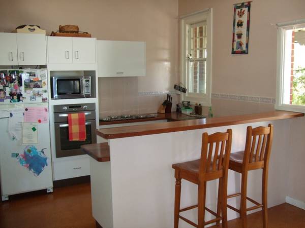ELEGANT HOME IN QUIRINDI Picture 3