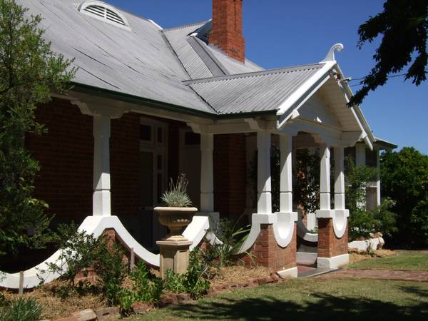 ELEGANT HOME IN QUIRINDI Picture 1
