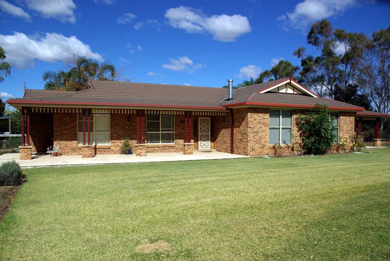 Gracious Country Living Picture 1