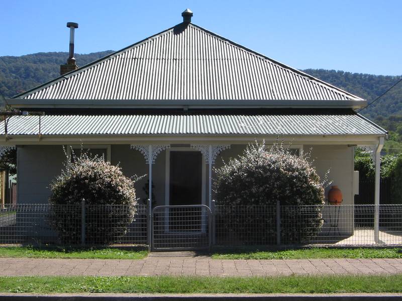 Renovated Cottage - Motivated Vendors. Picture 2