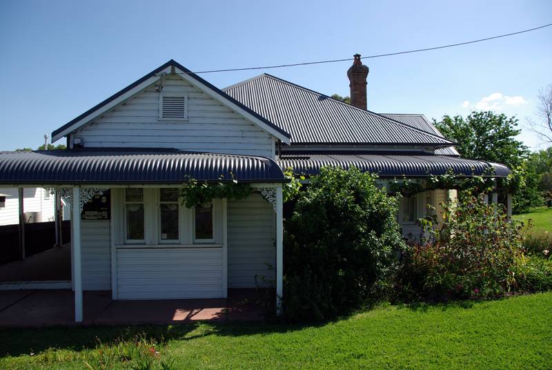 Classic Weatherboard Residence Picture 2