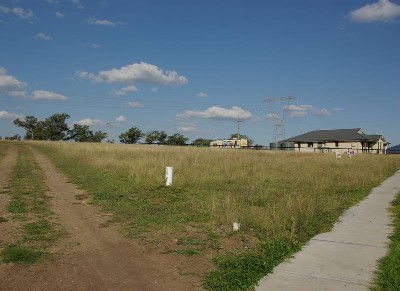 Rare Large elevated 3254sqm homesite with views! Picture