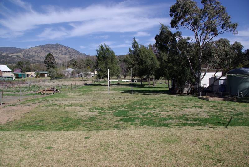 Near New Large Family Home Picture 3