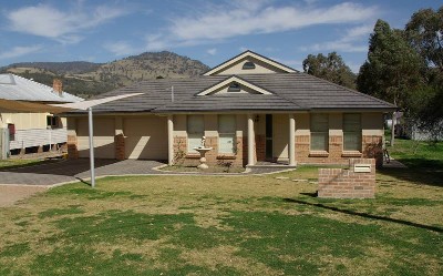 Near New Large Family Home Picture Near New Large Family Home Picture