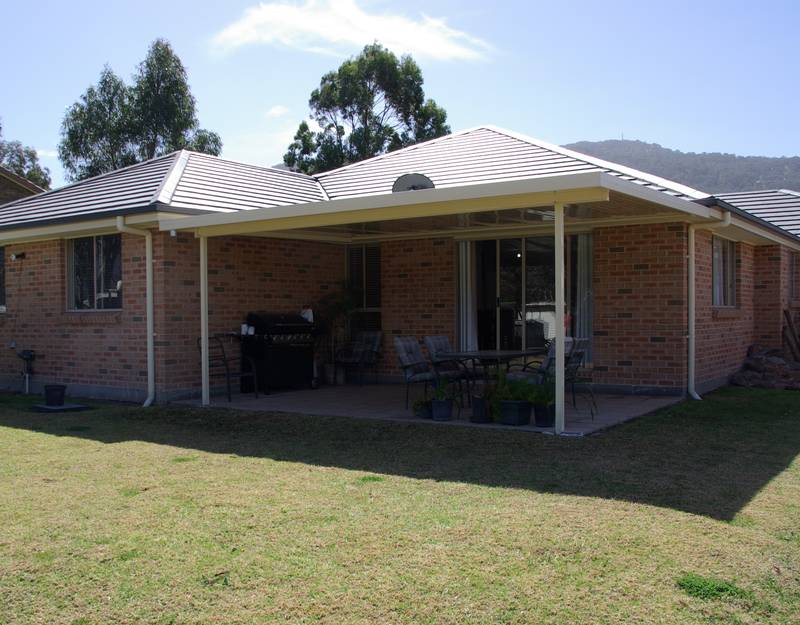 Near New Large Family Home Picture 2