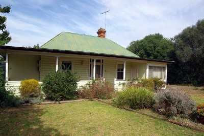 Acreage In Town! Picture Acreage In Town! Picture