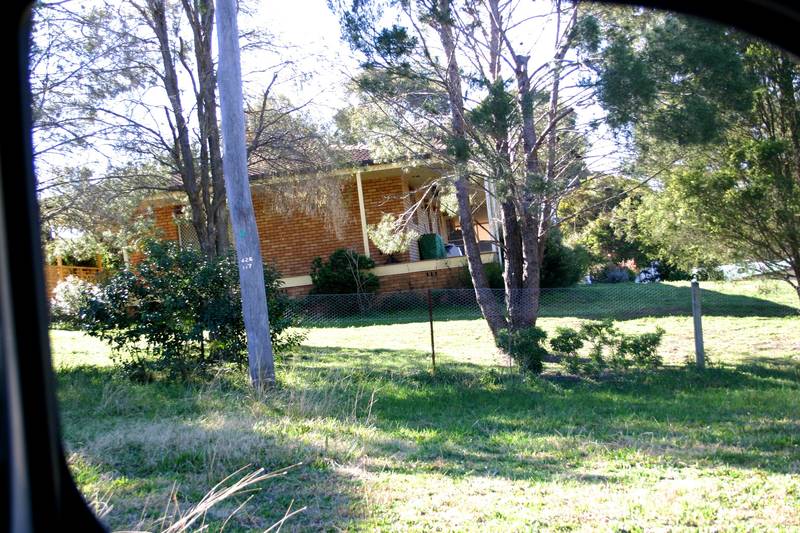 QUIET COUNTRY RETREAT ON 2 ACRES Picture 2