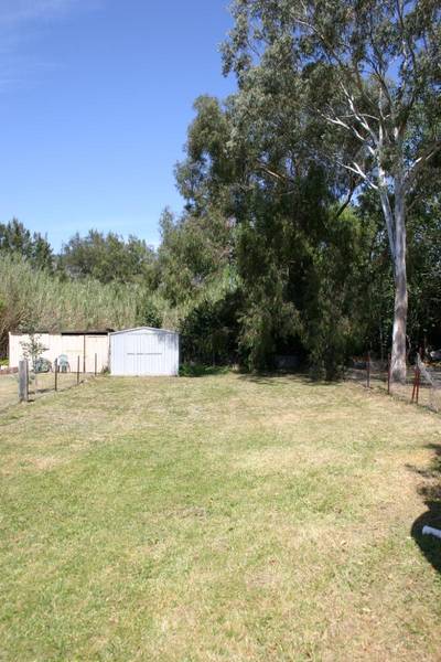 Owner says sell - all offers considered!! Picture 3