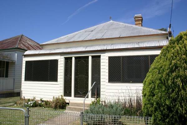 Owner says sell - all offers considered!! Picture 1