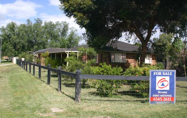 5 BEDROOM HOME OR DUPLEX Picture 5 BEDROOM HOME OR DUPLEX Picture