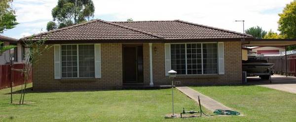 Neat & Tidy 3 Bedroom Family Home, Gould St Satur Picture 1