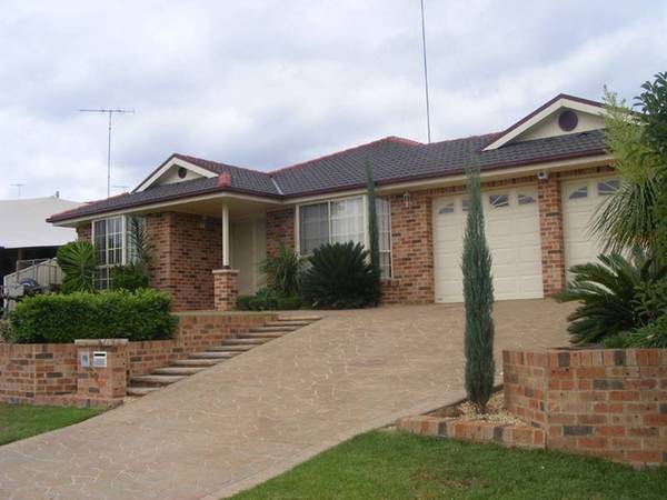 A POOL AND GREAT ENTERTAINING AREA FOR YOUR ENJOYMENT. Picture 1