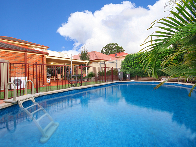 3 LARGE LIVING AREAS Picture 3