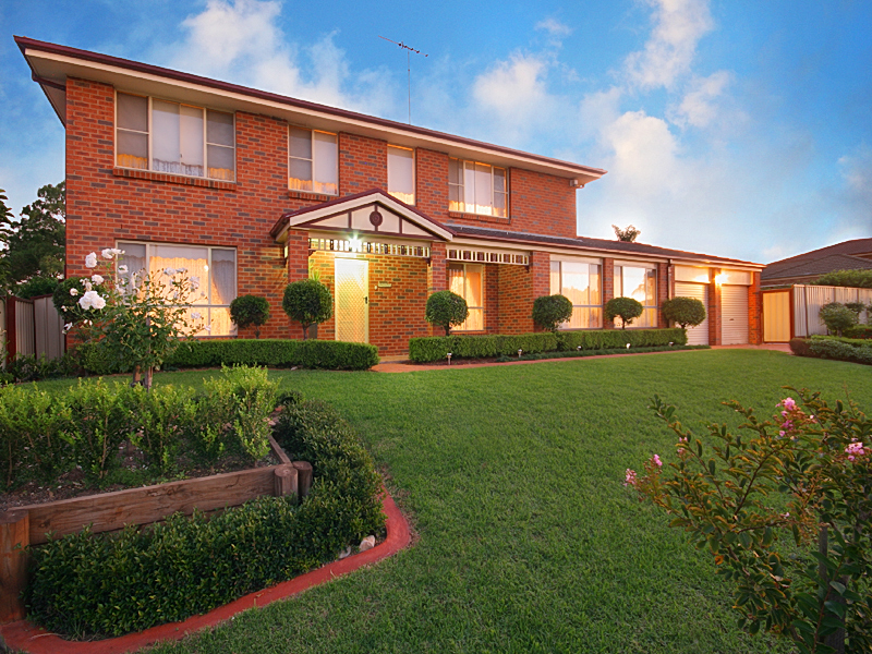 3 LARGE LIVING AREAS Picture 1