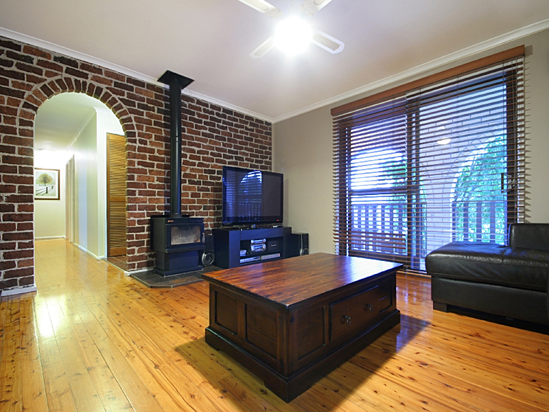 Highly Sought After Location - Great Yard For Kids Picture 3