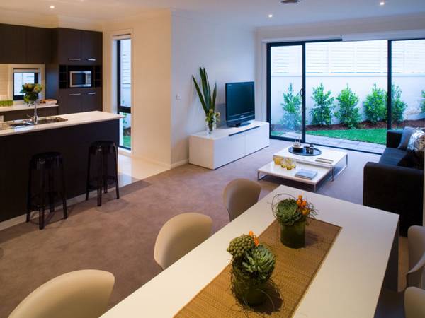 Brand New Luxury Town Home Picture 2