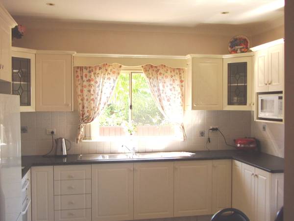 FAMILY HOME Picture 2