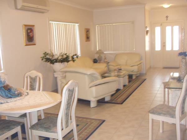 FAMILY HOME Picture 3